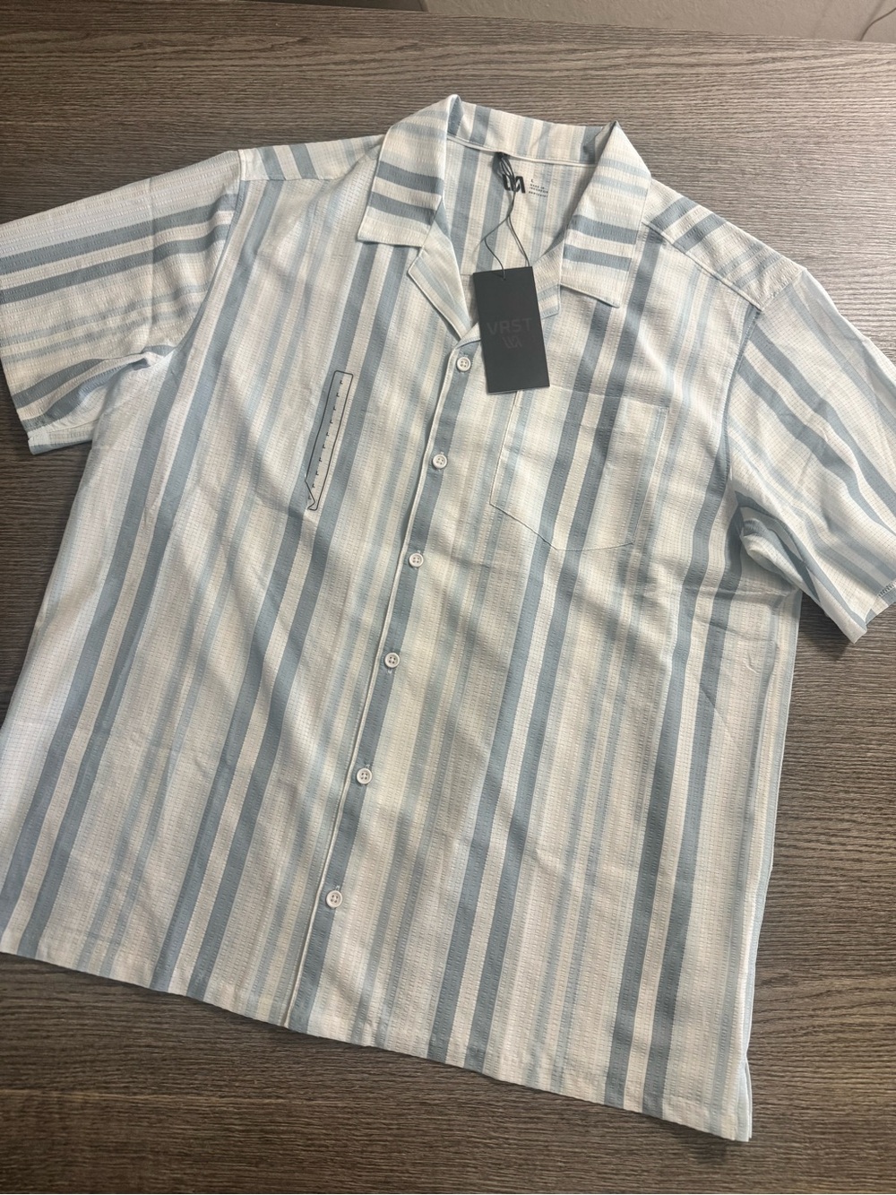 VRST Men’s Performance Resort Shirt Size L Blue Easy Stripe Stretch Short Sleeve